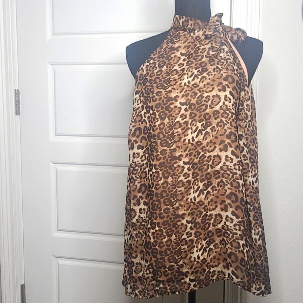TORRID LEOPARD PRINT Shirt Size 3X  Sleeveless Tie At Neck Top Animal